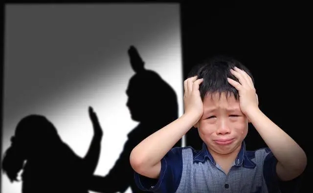 Con gái 7 tuổi vô tình làm rơi vỡ lọ hoa, phản ứng tiêu cực của người mẹ-2