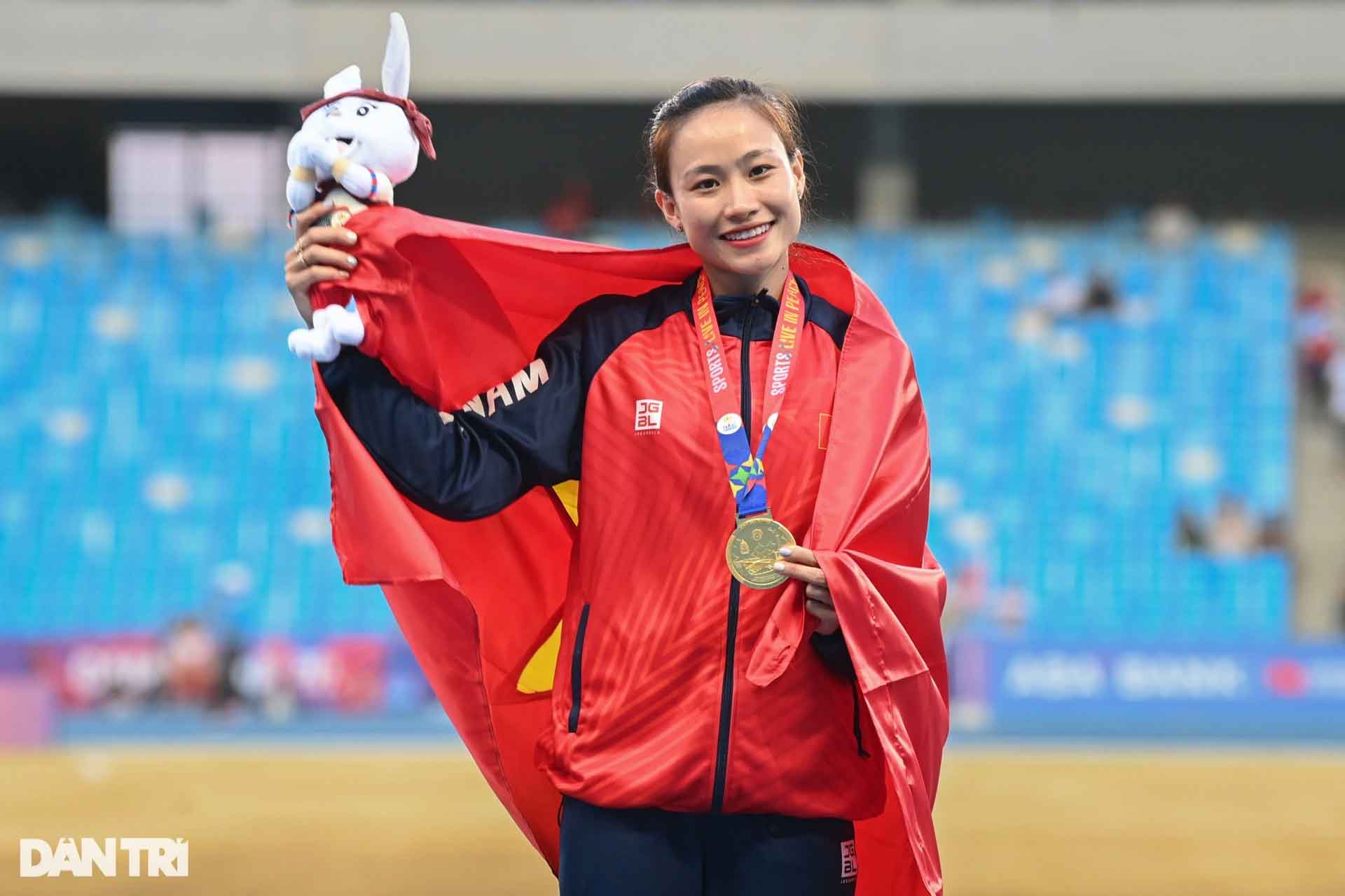 Khoảnh khắc hoa khôi điền kinh bật khóc trong lần đầu giành HCV SEA Games-4