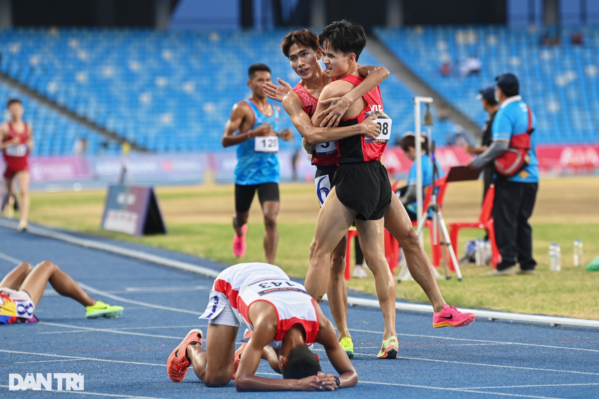 Khoảnh khắc hoa khôi điền kinh bật khóc trong lần đầu giành HCV SEA Games-6