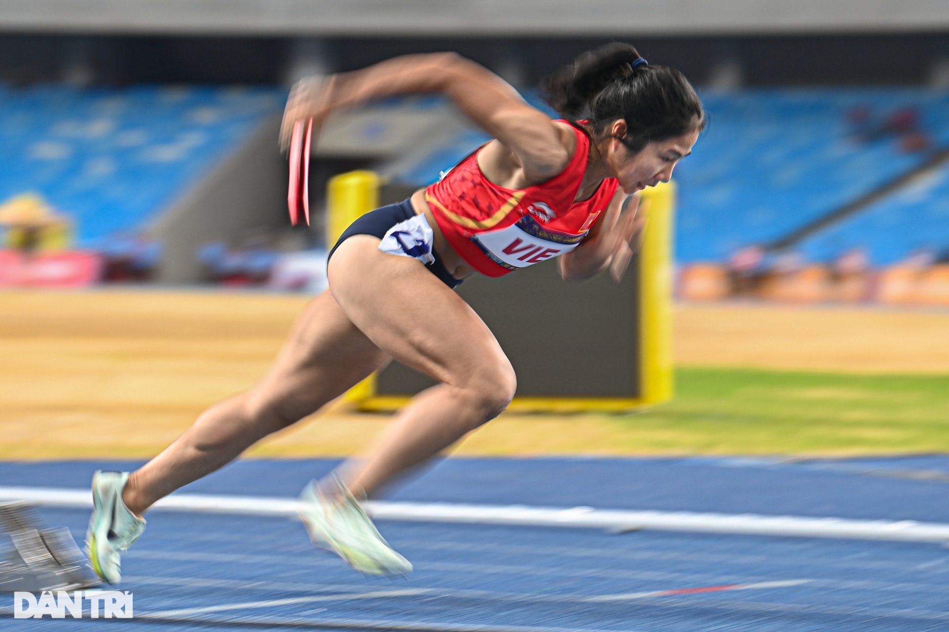 Khoảnh khắc hoa khôi điền kinh bật khóc trong lần đầu giành HCV SEA Games-7