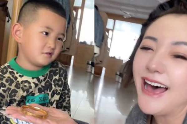 Cậu bé lấy vòng vàng 1.500 USD của mẹ tặng bạn gái ở trường mẫu giáo-1