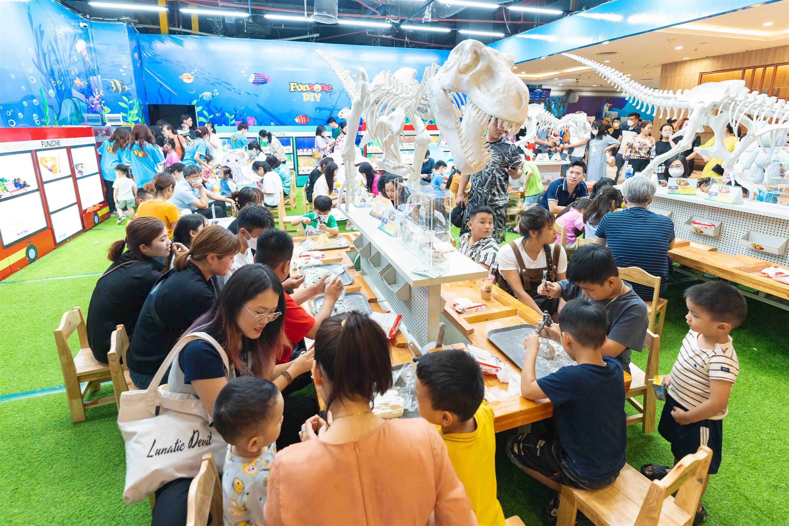 Loạt trải nghiệm đón hè đầy cảm hứng tại Vincom-6