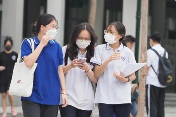 Phụ huynh sốt ruột khi con ôn thi 12 tiếng mỗi ngày-5