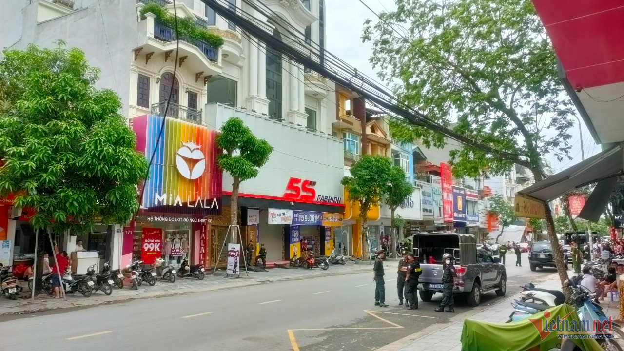 Nhiều cảnh sát chốt chặn trước nhà trùm giang hồ Tuấn ‘thần đèn’ ở Thanh Hoá-2