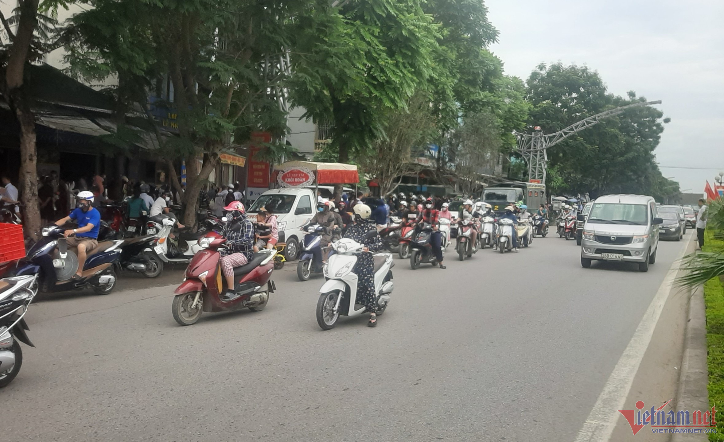 Nhiều cảnh sát chốt chặn trước nhà trùm giang hồ Tuấn ‘thần đèn’ ở Thanh Hoá-6