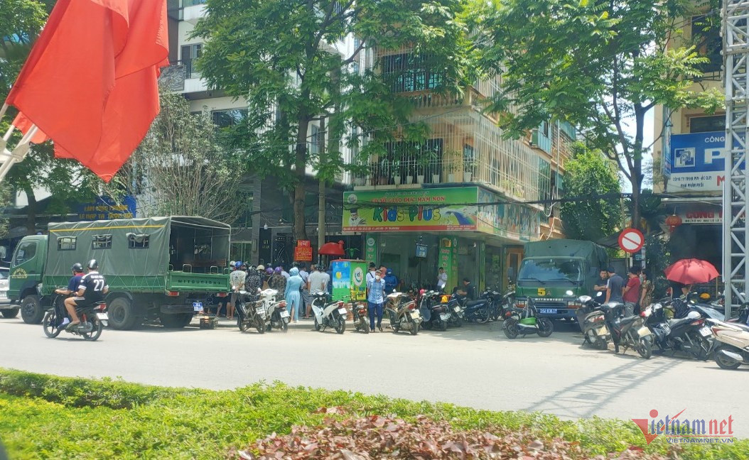 Nhiều cảnh sát chốt chặn trước nhà trùm giang hồ Tuấn ‘thần đèn’ ở Thanh Hoá-7