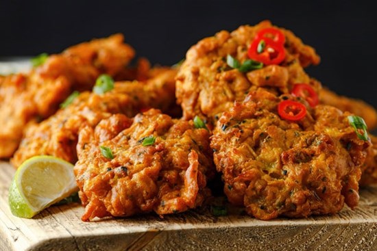 Cách làm món hành tây chiên giòn của Ấn Độ