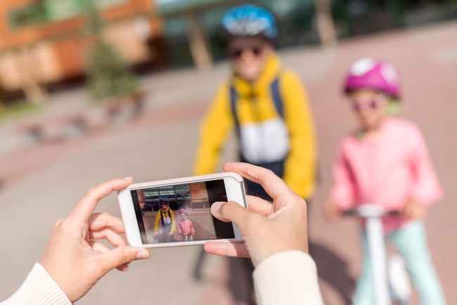 Không chỉ tăng nguy cơ bị bắt cóc, 5 lý do đáng sợ này khiến cha mẹ nên hạn chế đăng ảnh con lên MXH-2