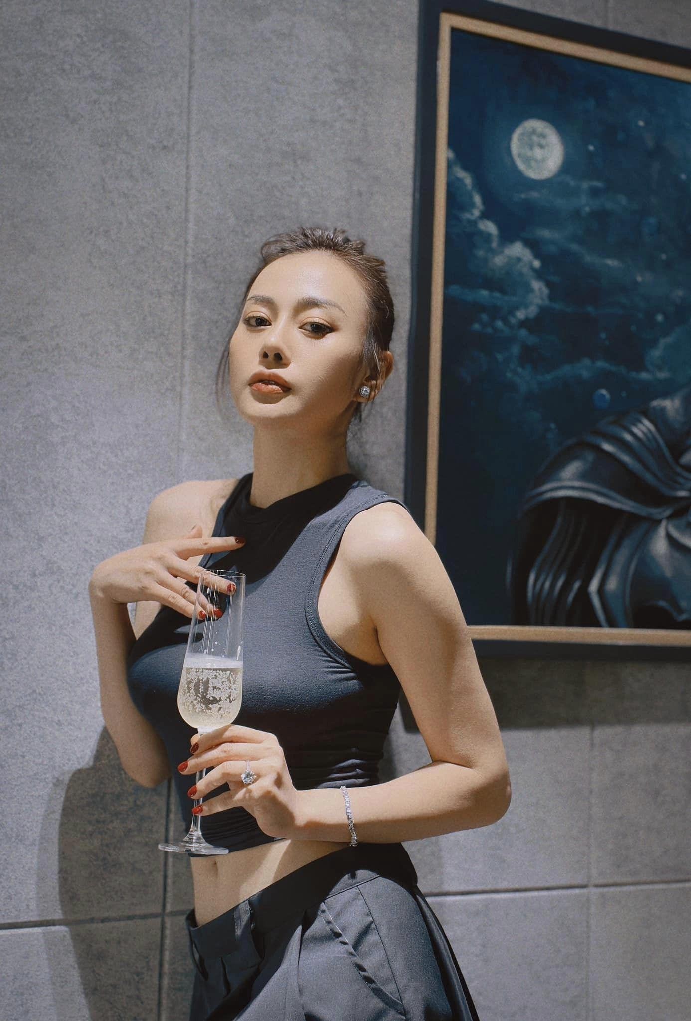 Shark Bình hoàn tất thủ tục ly hôn, Phương Oanh liền khoe ảnh cưa sừng làm nghé, diện mốt không phòng hộ-2