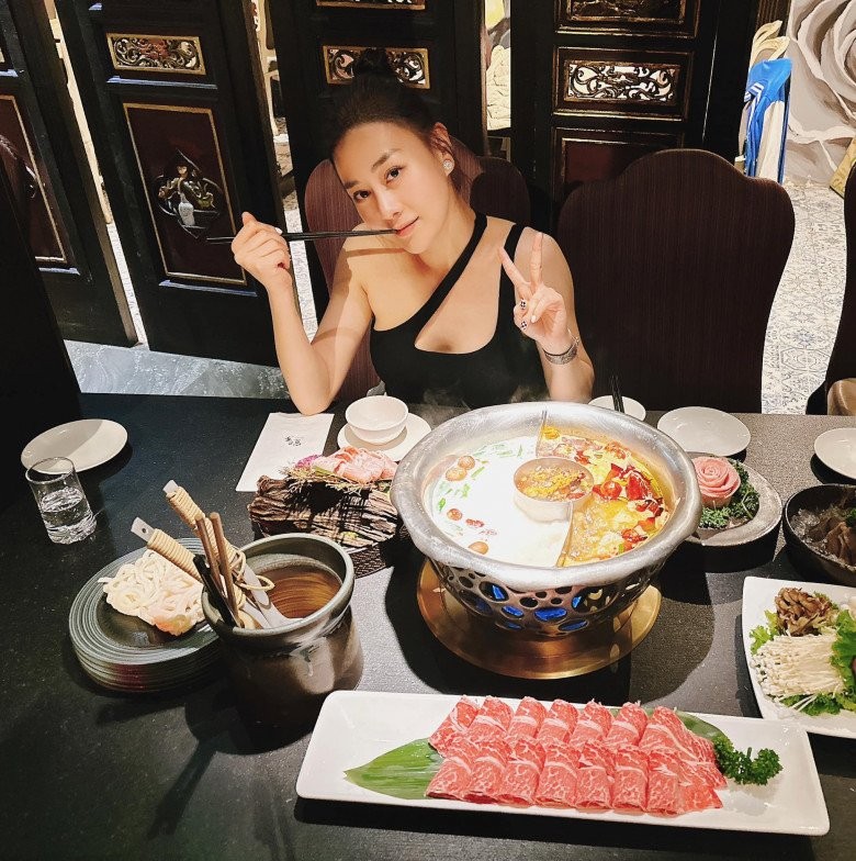 Shark Bình hoàn tất thủ tục ly hôn, Phương Oanh liền khoe ảnh cưa sừng làm nghé, diện mốt không phòng hộ-8