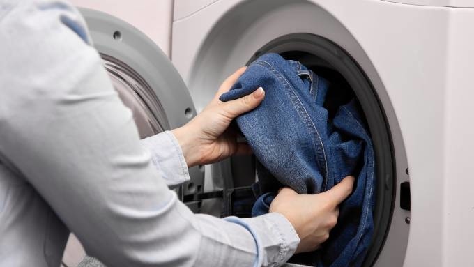 Mặc quần jean bao lâu mới nên giặt? Câu trả lời làm bao người sửng sốt-1