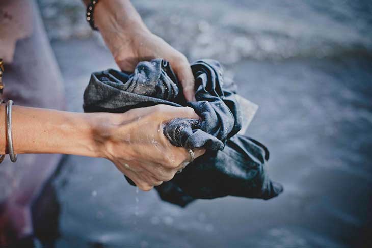 Mặc quần jean bao lâu mới nên giặt? Câu trả lời làm bao người sửng sốt-3