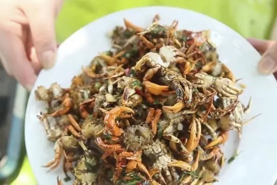 4 sai lầm cần tránh khi ăn cua đồng để không ảnh hưởng đến sức khỏe