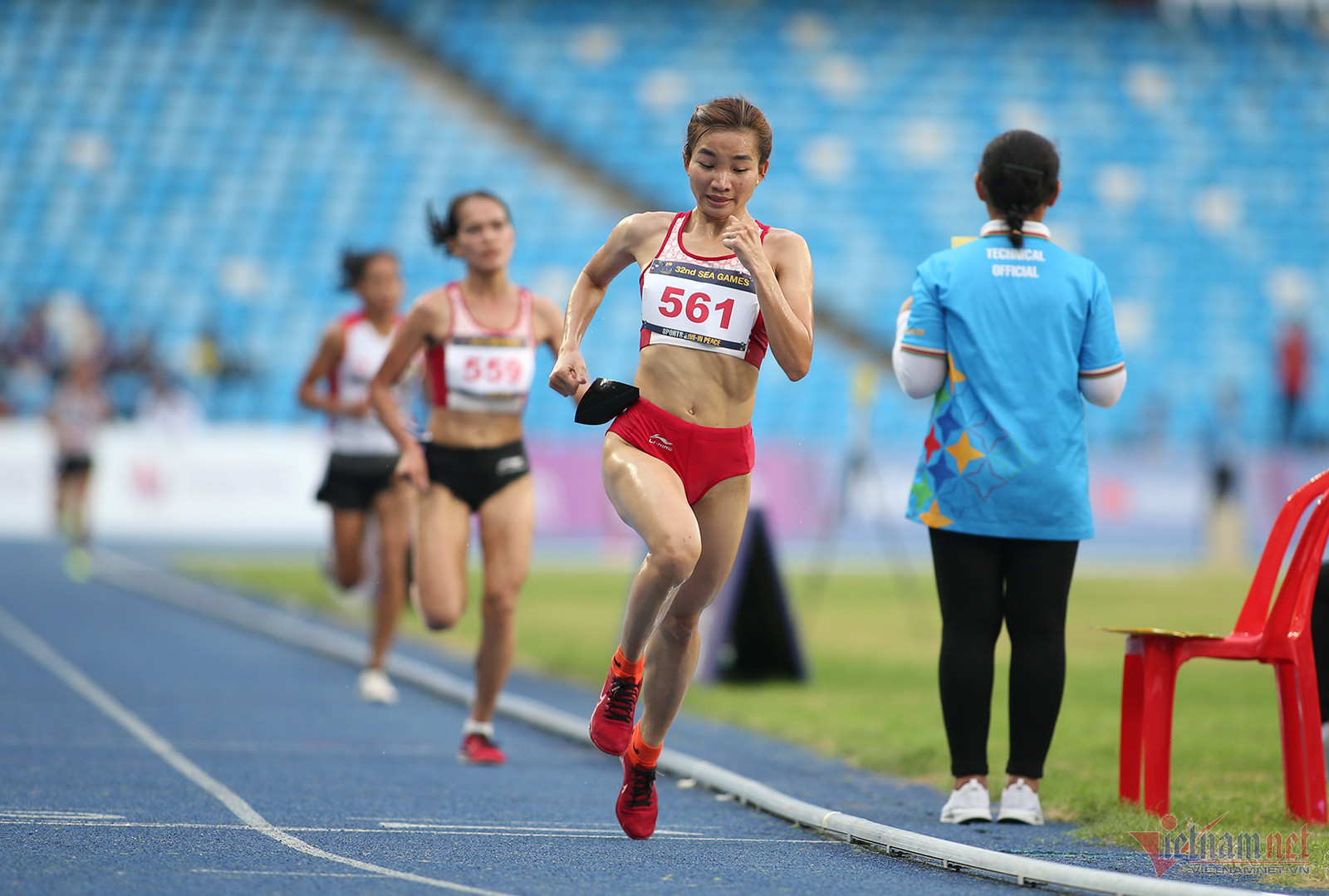 Nguyễn Thị Oanh: Cuộc đua đốt thể lực và hành động đẹp với đối thủ-7