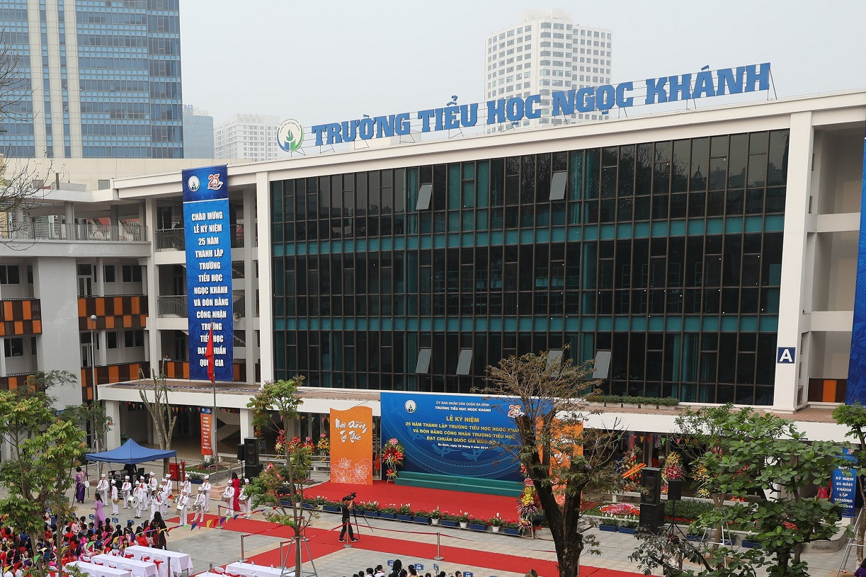 Cô giáo Hà Nội bị phụ huynh xông vào lớp hành hung-1