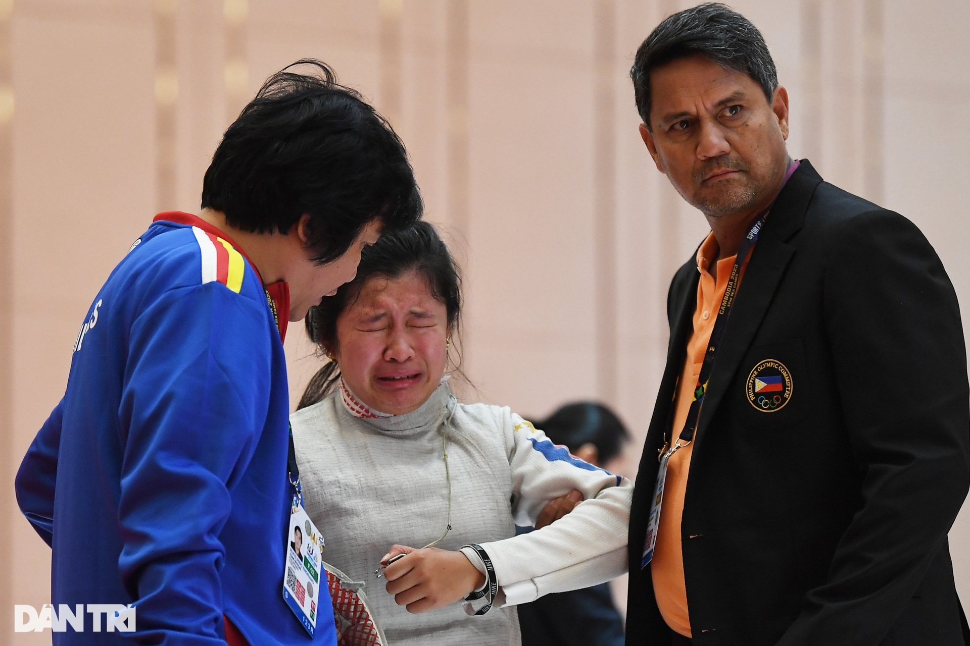 Thi đấu bằng một chân, nữ kiếm thủ thắng ngoạn mục vào chung kết SEA Games-2