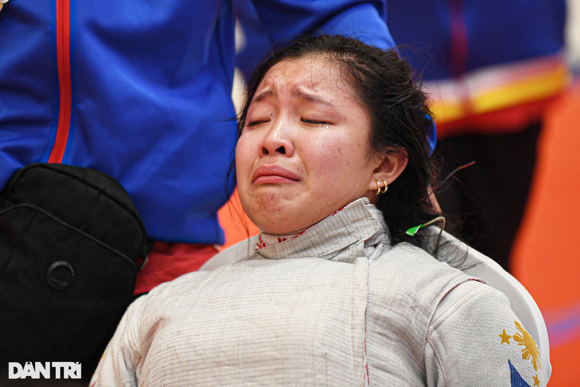 Thi đấu bằng một chân, nữ kiếm thủ thắng ngoạn mục vào chung kết SEA Games-5