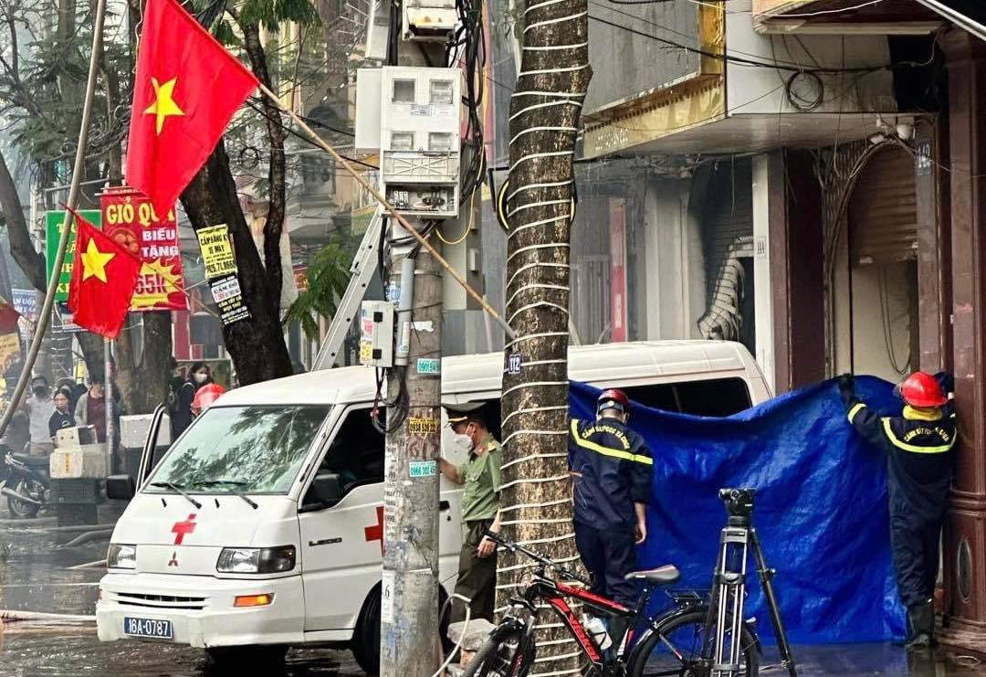 Quán bar ở Hải Phòng cháy lớn, nhiều người mắc kẹt bên trong-7