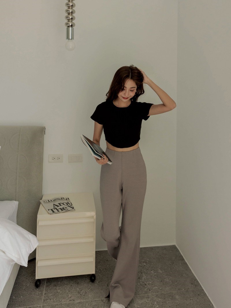 Kết hợp áo crop top với 4 món đồ để dễ ghi điểm tinh tế-3