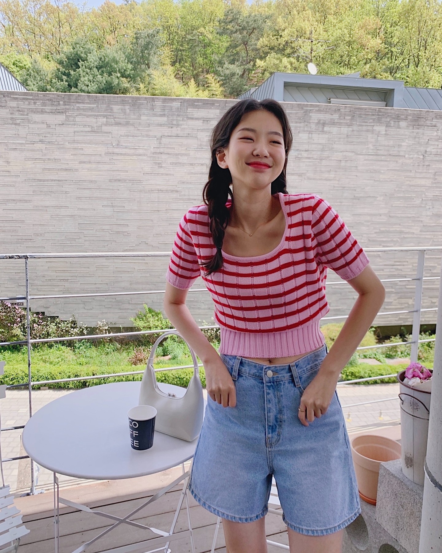 Kết hợp áo crop top với 4 món đồ để dễ ghi điểm tinh tế-10