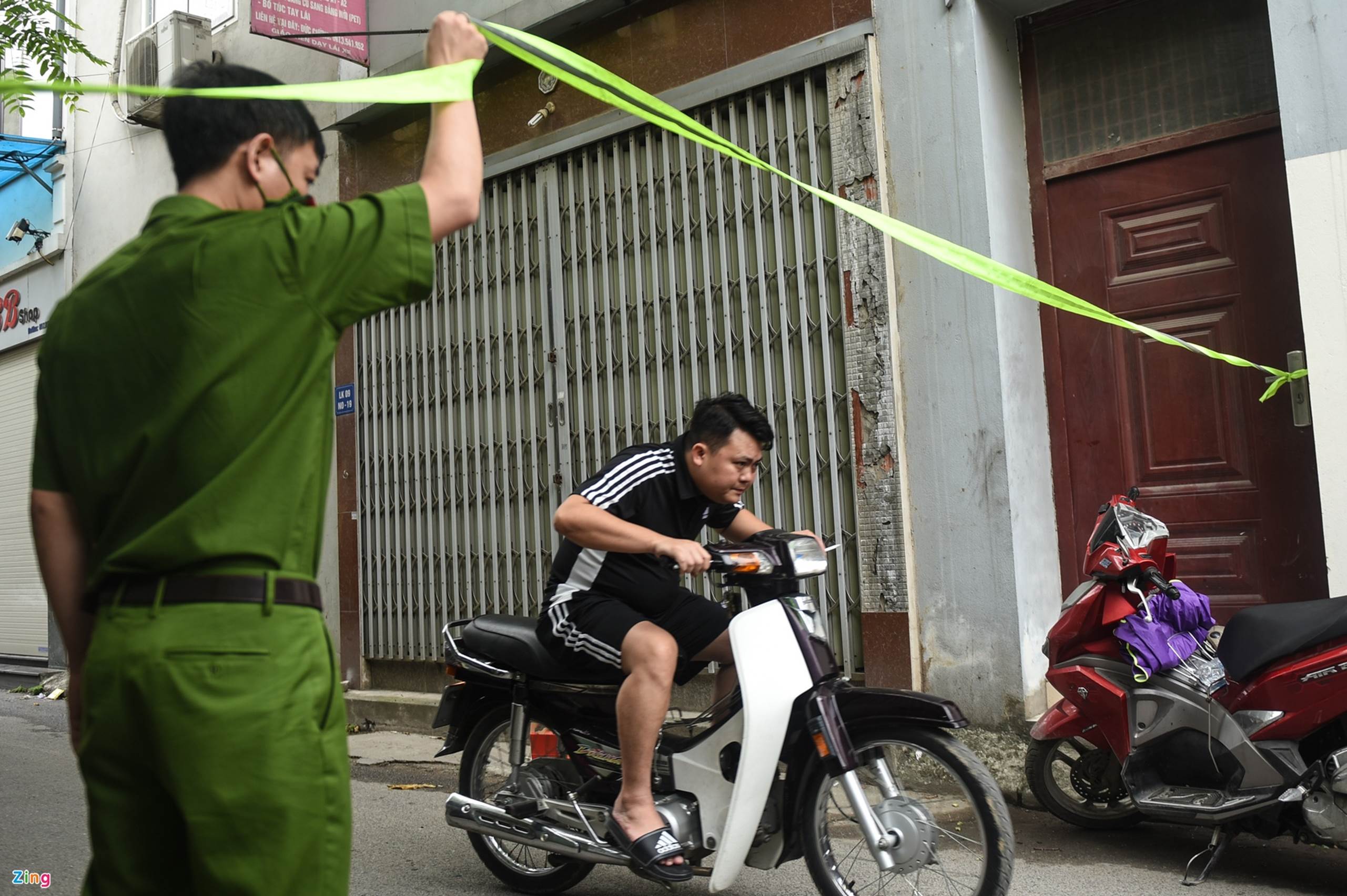 Chuồng cọp bọc kín nơi xảy ra vụ hỏa hoạn khiến 4 bà cháu tử vong-8