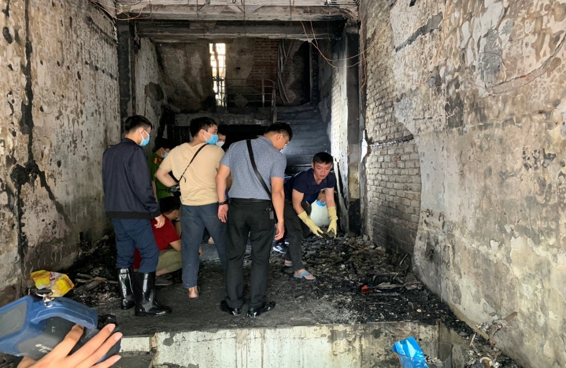 Vụ cháy nhà chết 4 bà cháu ở Hà Đông, Hà Nội: Hàng xóm đã ném quả nổ cứu hỏa nhưng lửa quá lớn-1