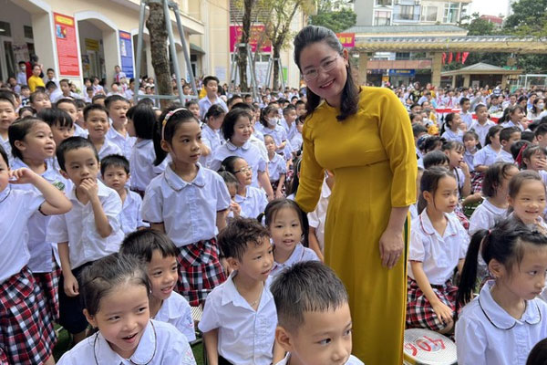 Lương thấp, hơn chục nghìn giáo viên bỏ việc: Bộ GD&ĐT xoay xở thế nào?-1