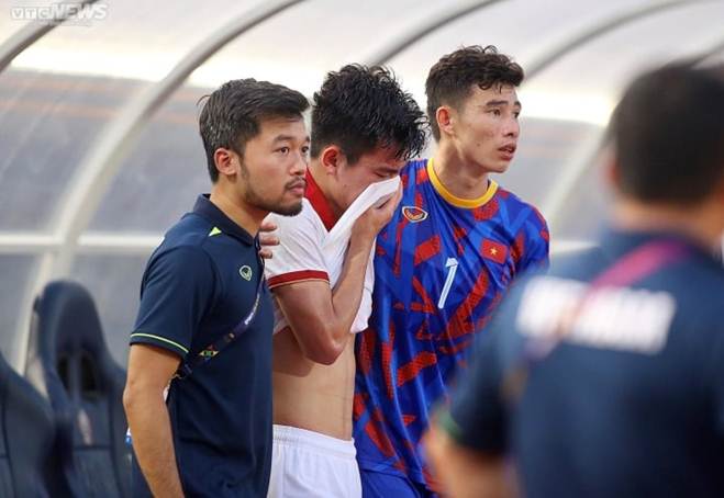 U22 Việt Nam bật khóc, gục ngã sau trận thua U22 Indonesia-10