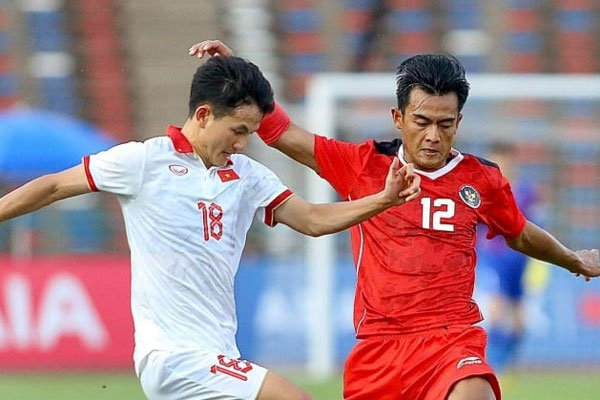 Cổ động viên chê hàng thủ U22 Việt Nam vỡ nát, đòi HLV Troussier từ chức-2