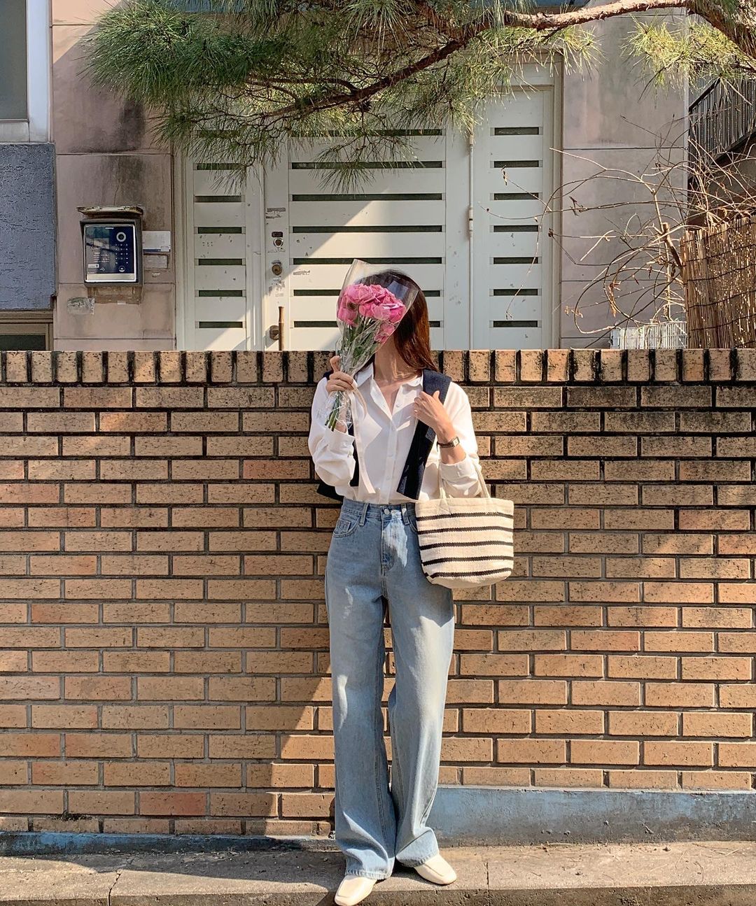 10 cách diện áo sơ mi trẻ trung, hack ngay 5 tuổi cho nàng công sở-2