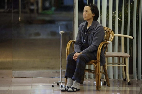 Người mẹ nghỉ hưu thỏa sức đi du lịch, câu nói của con trai gây cắn rứt lương tâm-1