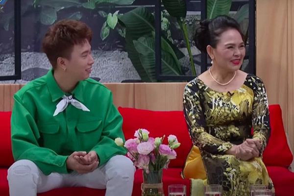 Chàng rể ca sĩ chinh phục mẹ vợ bằng cách làm hết việc nhà-2