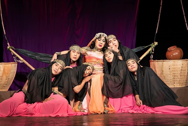 Đêm diễn cuối cùng của Thành Lộc ở Idecaf, khán giả òa khóc-1