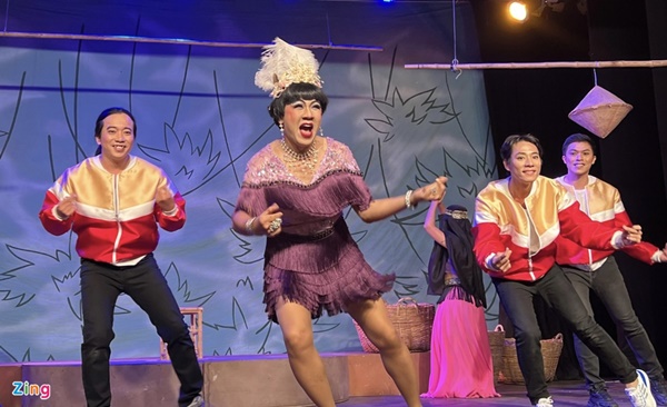 Đêm diễn cuối cùng của Thành Lộc ở Idecaf, khán giả òa khóc-3