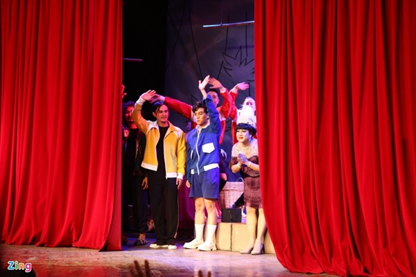 Đêm diễn cuối cùng của Thành Lộc ở Idecaf, khán giả òa khóc-5