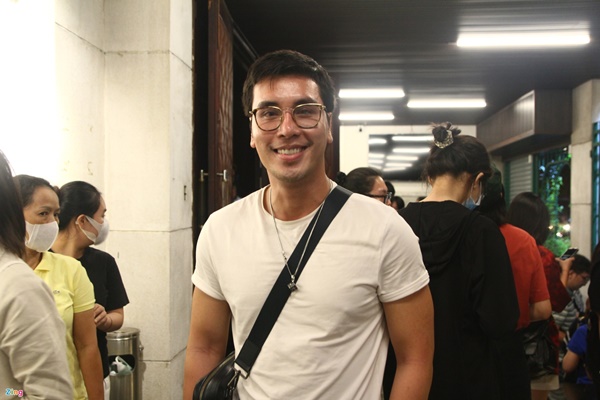 Đêm diễn cuối cùng của Thành Lộc ở Idecaf, khán giả òa khóc-6