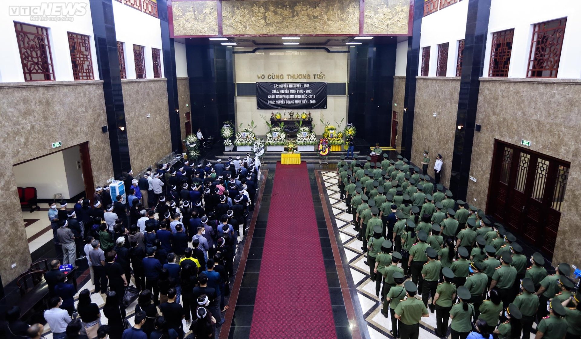 Dòng người khóc thương tiễn biệt 4 bà cháu tử vong trong vụ hỏa hoạn-1