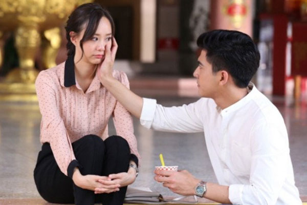 Nhà chồng ăn hết cơm, phần con dâu mỗi xương đầu cá, phản ứng của chồng tôi khiến tất cả đứng hình-1