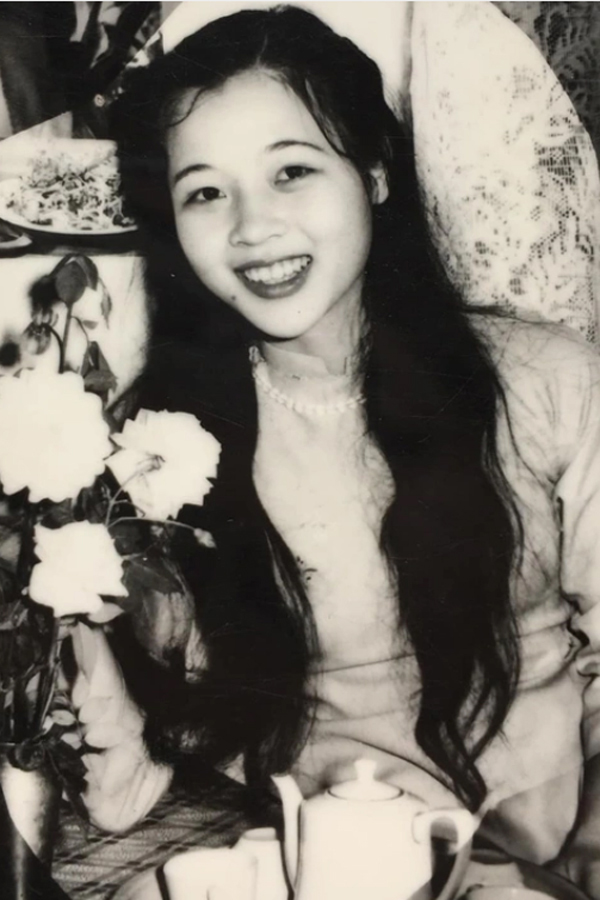 Thân thế mẹ ruột Hoa hậu Lương Thùy Linh: Đứng đầu kho bạc nhà nước một tỉnh, thời trẻ cũng là mỹ nhân-1