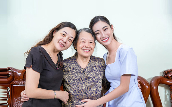 Thân thế mẹ ruột Hoa hậu Lương Thùy Linh: Đứng đầu kho bạc nhà nước một tỉnh, thời trẻ cũng là mỹ nhân-8