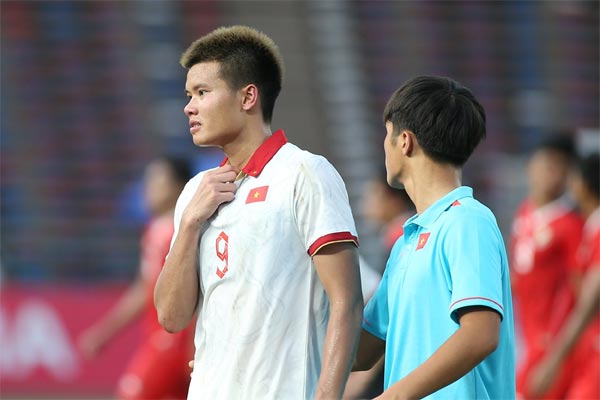 Hai mặt của U22 Việt Nam-13