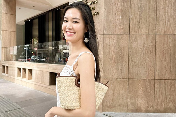 Tuổi 33 kín tiếng của Hoa hậu Thùy Dung: Theo gia đình sang sống trời Tây-10