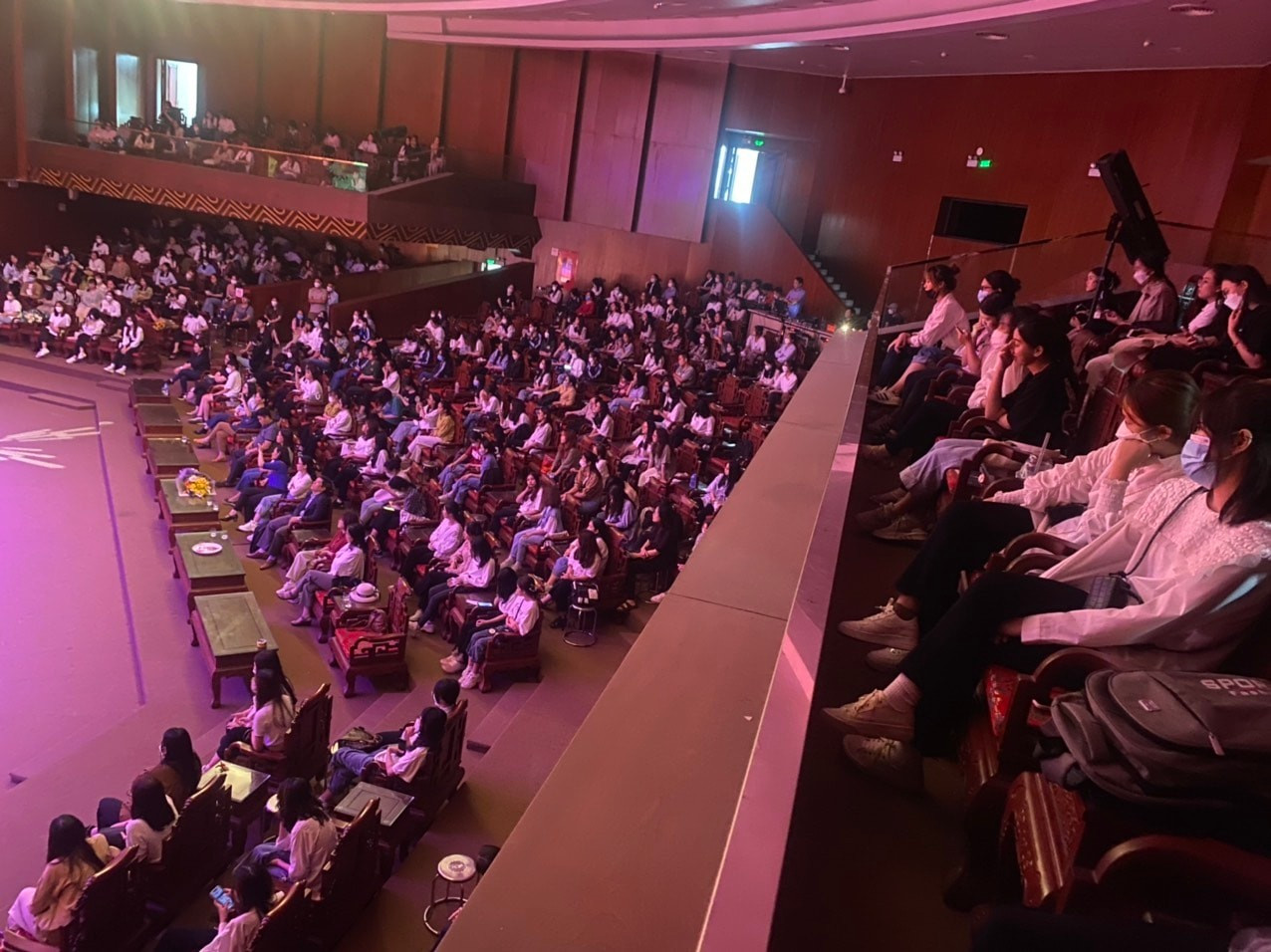 Tranh cãi về ghế ngồi trong Nhà hát dân ca Quan họ, Tổ tư vấn thiết kế nói gì?-3