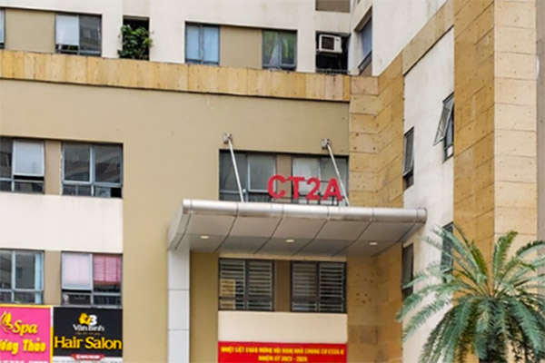 Tranh nhau hát karaoke, người đàn ông dùng micro đập chảy máu đầu chủ nhà-3