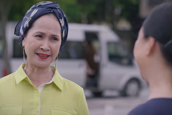 Mẹ chồng bĩu môi chê nhà tôi nghèo, tôi nói luôn nhà bác chỉ bằng 1 góc phòng ăn nhà cháu!