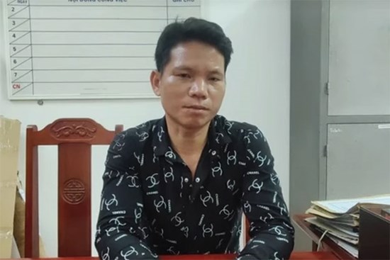 Tranh nhau hát karaoke, người đàn ông dùng micro đập chảy máu đầu chủ nhà