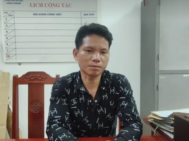 Tranh nhau hát karaoke, người đàn ông dùng micro đập chảy máu đầu chủ nhà-1