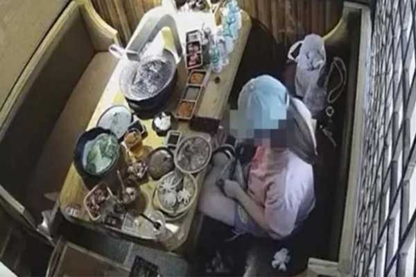 Đi ăn buffet 5 lần một tháng, cô gái bị nhà hàng kiện ra toà vì lý do này-1