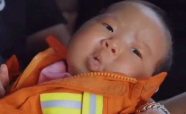 Một sản phụ vào phòng sinh, 4 người đàn ông trạc tuổi nhau thấp thỏm chờ đợi bên ngoài đều nhận là bố đứa trẻ-2