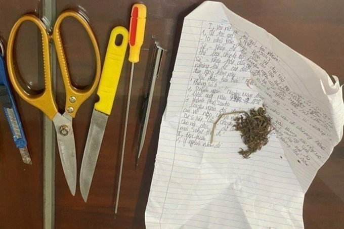 Kinh hoàng phát hiện học sinh tàng trữ hung khí, cỏ Mỹ-3